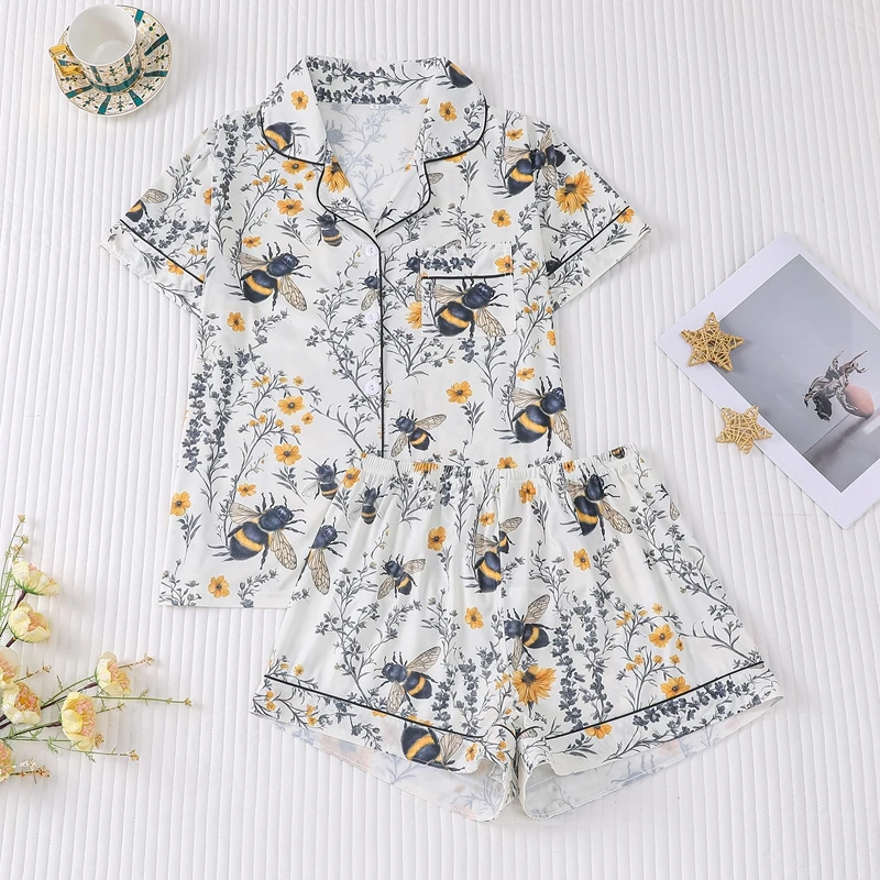 

Пижамный комплект с принтом пчел, атласный топ с короткими рукавами и лацканами, карманами и эластичными шортами, дышащая женская домашняя одежда больших размеров