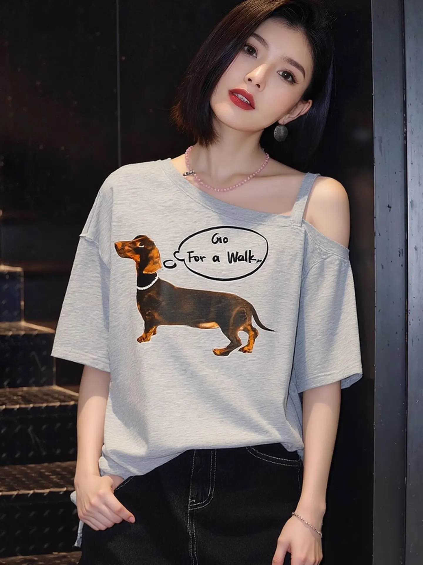 

Женская модная футболка с открытыми плечами и принтом в европейском стиле, весенний сезон, повседневный топ