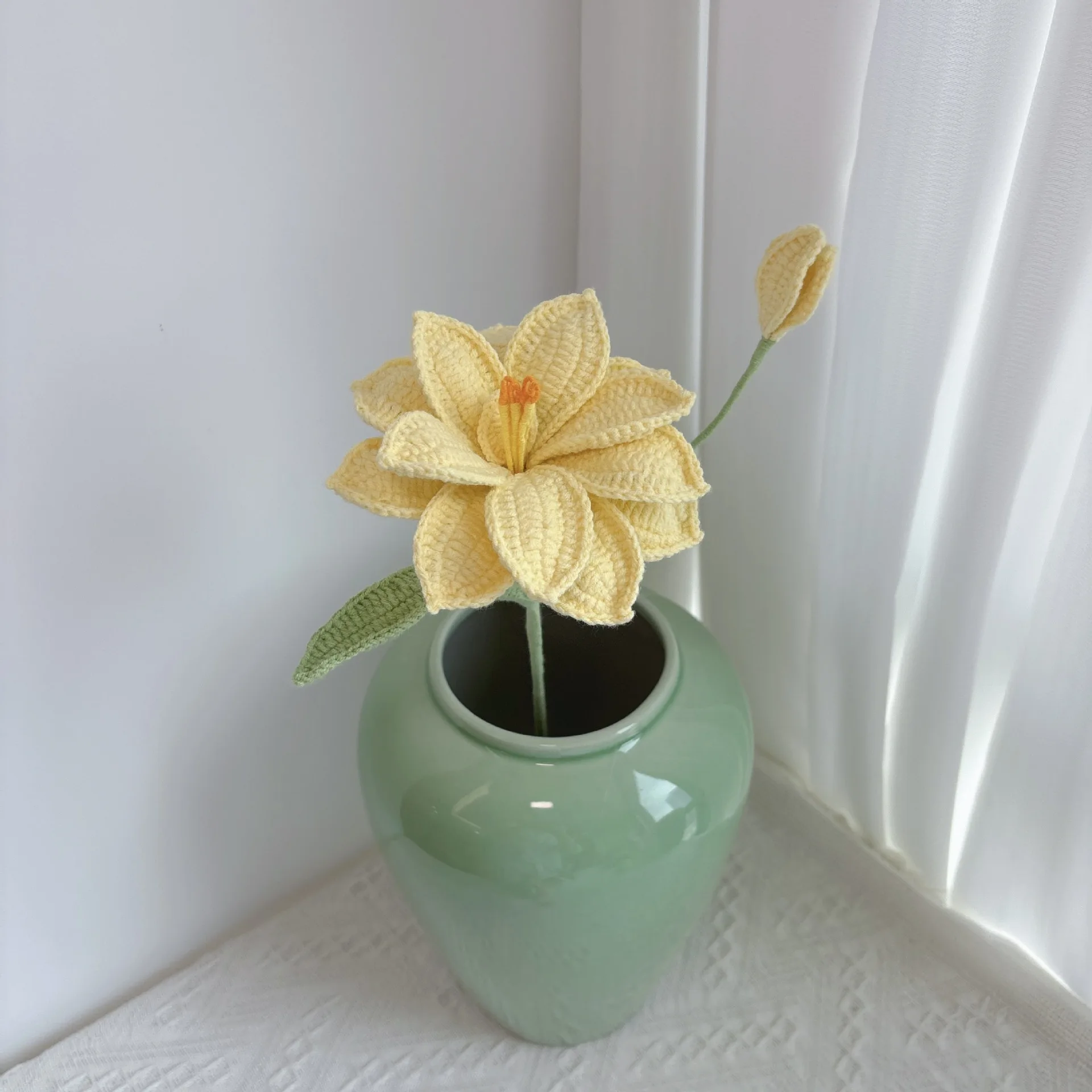 Gehäkelter Amaryllis-Blumenstrauß, Gestrickte Künstliche Garnblume, Gehäkelter Zweig, Heim-, Hochzeits- und Tischdekoration, Geschenk – Detail 5