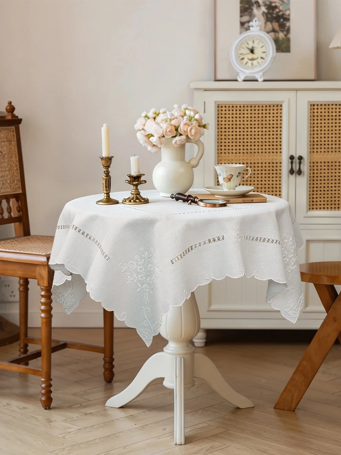 Handmade Embroidered Linen Tablecloth Hemstitched Square Table Cover French Vintage Floral Embroidery Table Cloth Home Coffee Sh