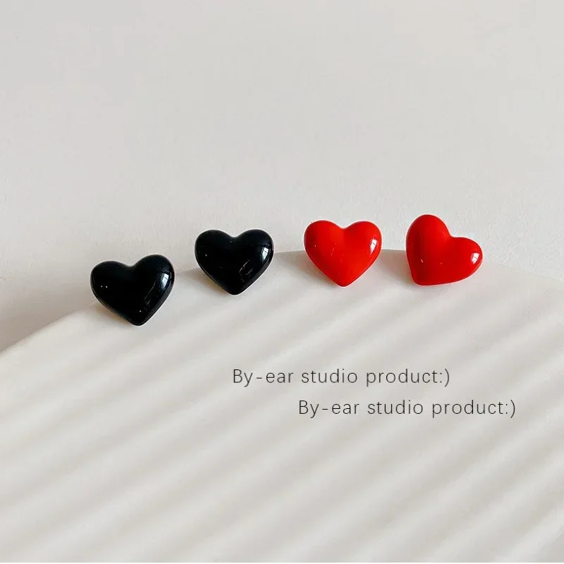 Small Cute Heart Stud Earrings for Women Girls Red Black Simple Metal Earrings Wedding Party Fashion Jewelry Wholesale Gift