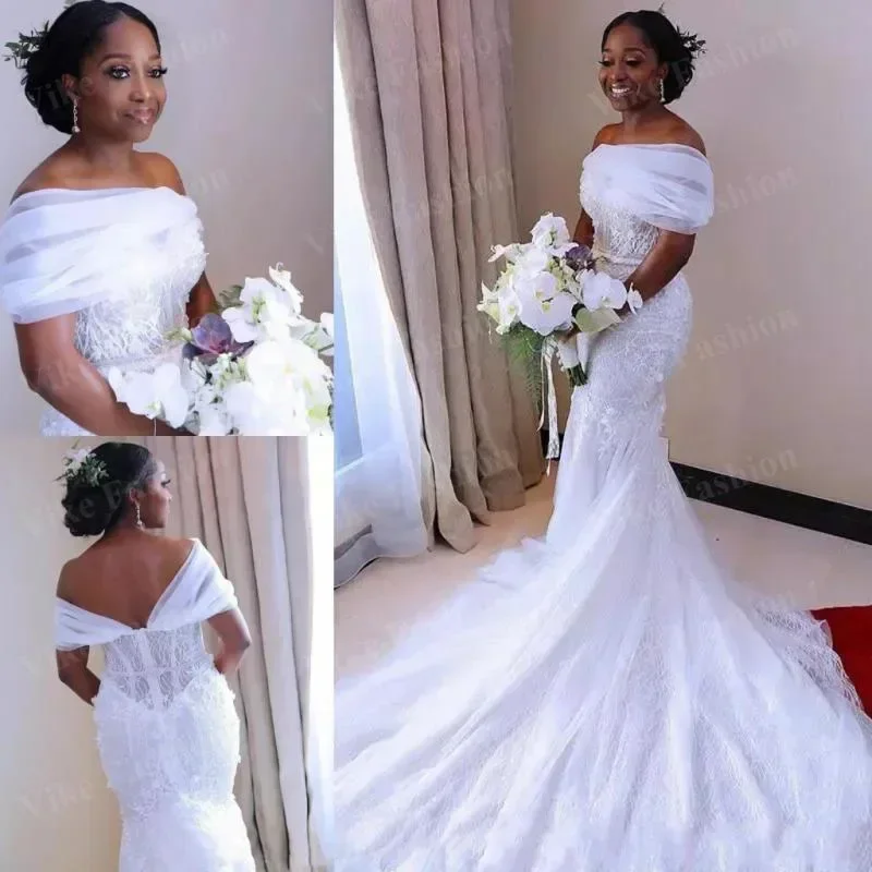 Vestidos de sirena blancos personalizados, Vestidos de novia sudafricanos con hombros descubiertos, Apliques de encaje con cremallera en la espalda, Vestidos de boda, vestido de barrido