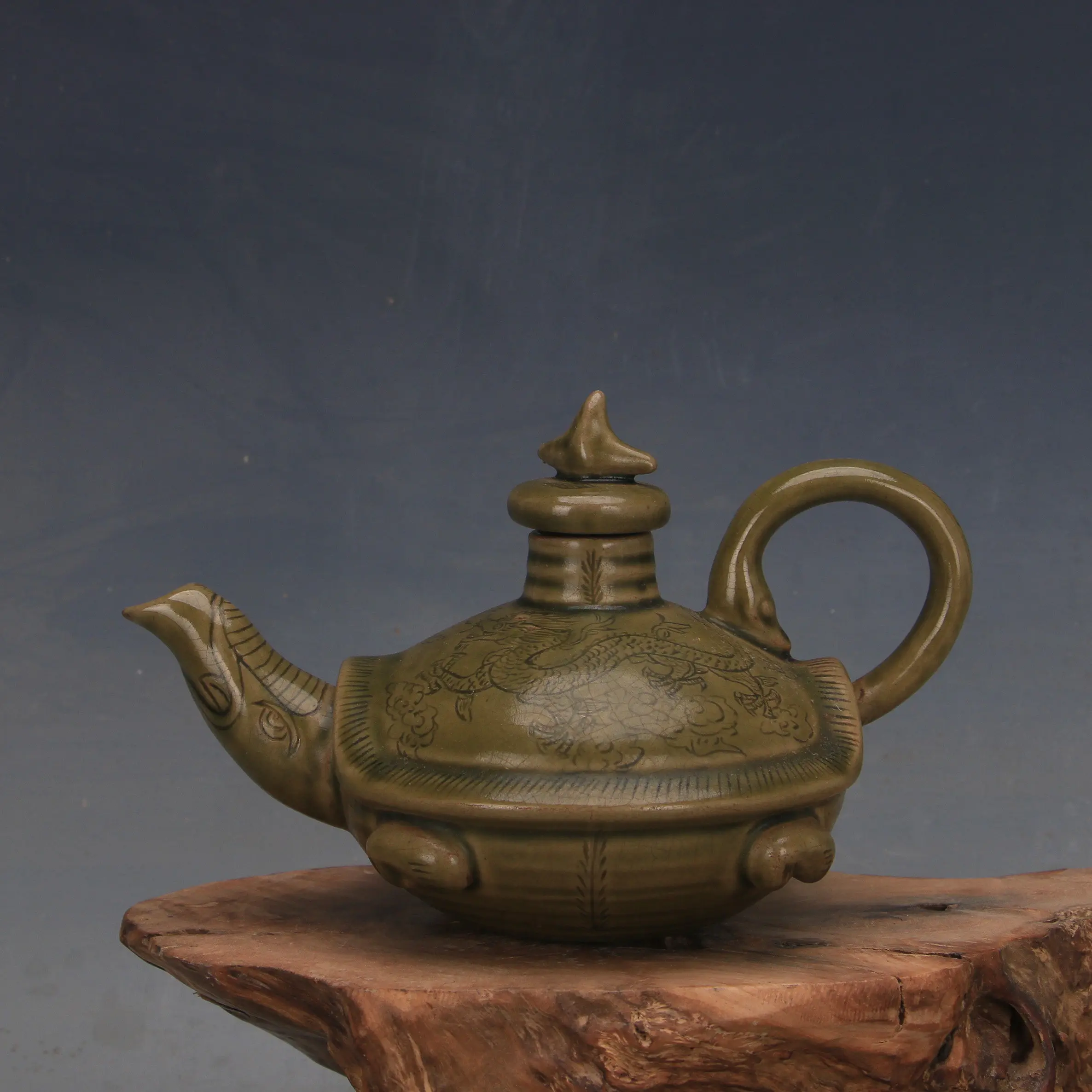 Song Dynasty Yue Kiln Secret Color Incised Dragon Phoenix Large Tortoise Pot Three Spur Marks Porcelain Collectible