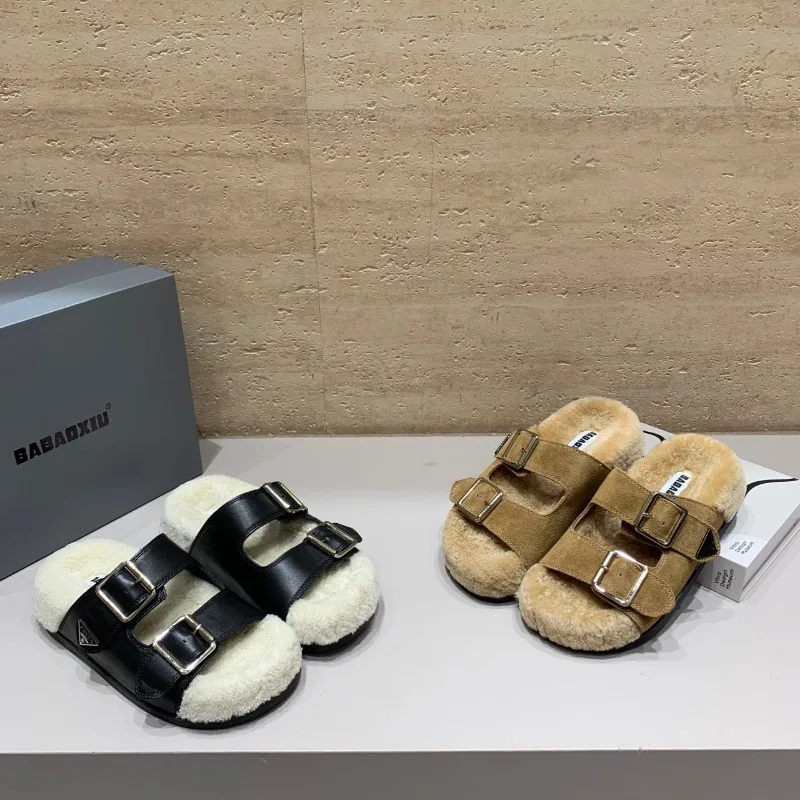 الفراء النساء النعال الشقق صنادل أرضية أحذية امرأة الموضة صيف 2025 الاتجاه أحذية رياضية المفتوحة تو الوجه يتخبط