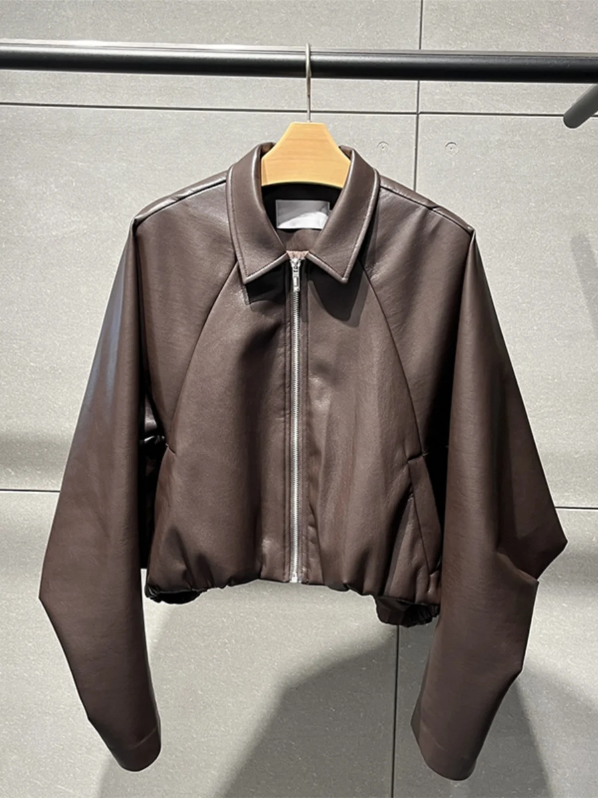 

Spring 2025 Casual Short Batwing Sleeve Jacket Women's Fashion Flip Collar Leather Coat Korean Design Sense Versatile Outerwear