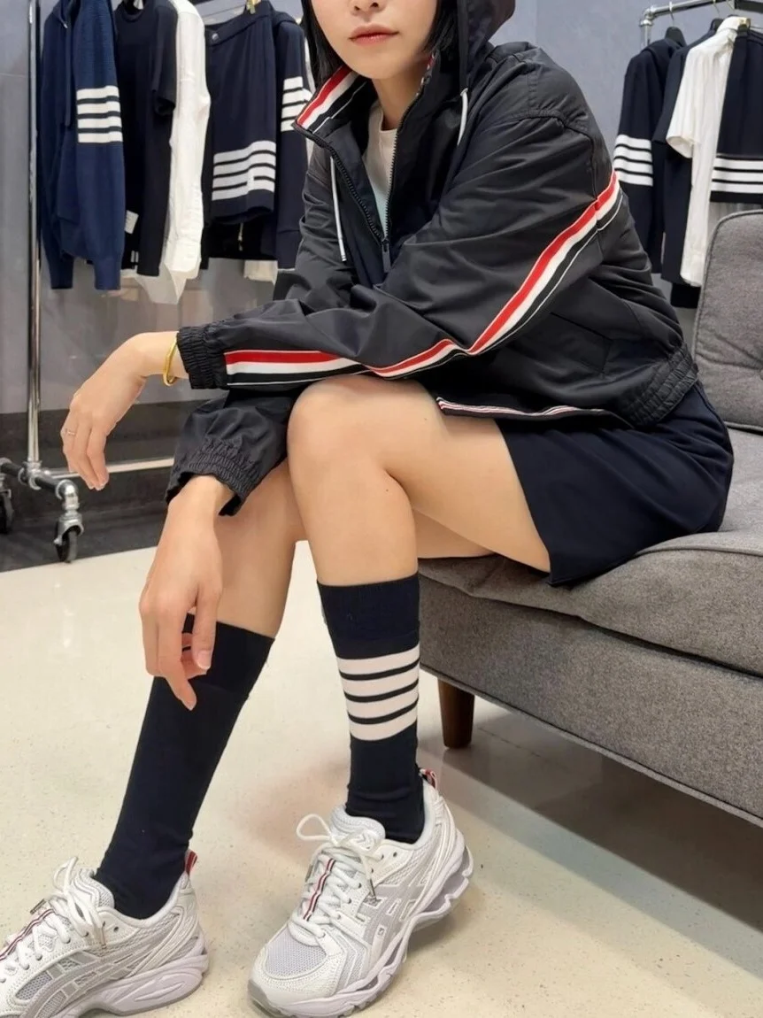 

2026 New Sport Style Short Hooded Jacket Women's Black Zipper Color Block Slimming Long Sleeve Top Polyester Fiber Summer