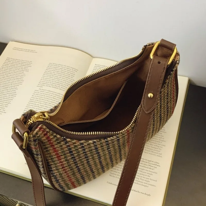 Female Classic Purse Timeless Look For A Sense Of Tradition And Enduring Style Heritage