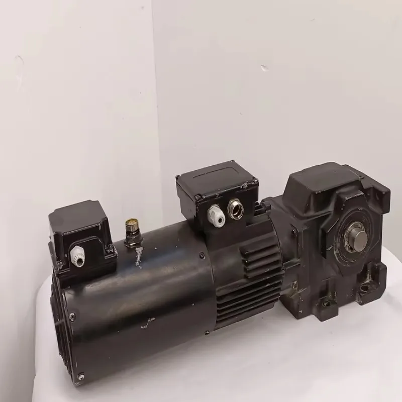 

Абсолютно новый двигатель S2.2A DA80G4 B F I TS 0.75кВт 164Нм IM H3 I=38750 для ПЛК