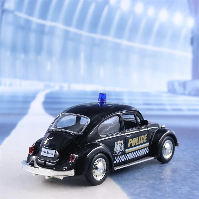 1:36 1967 Volkswagen Beetle police car High Simulation Diecast Car Metal Alloy Model Car Children\'s toys collection gifts X7