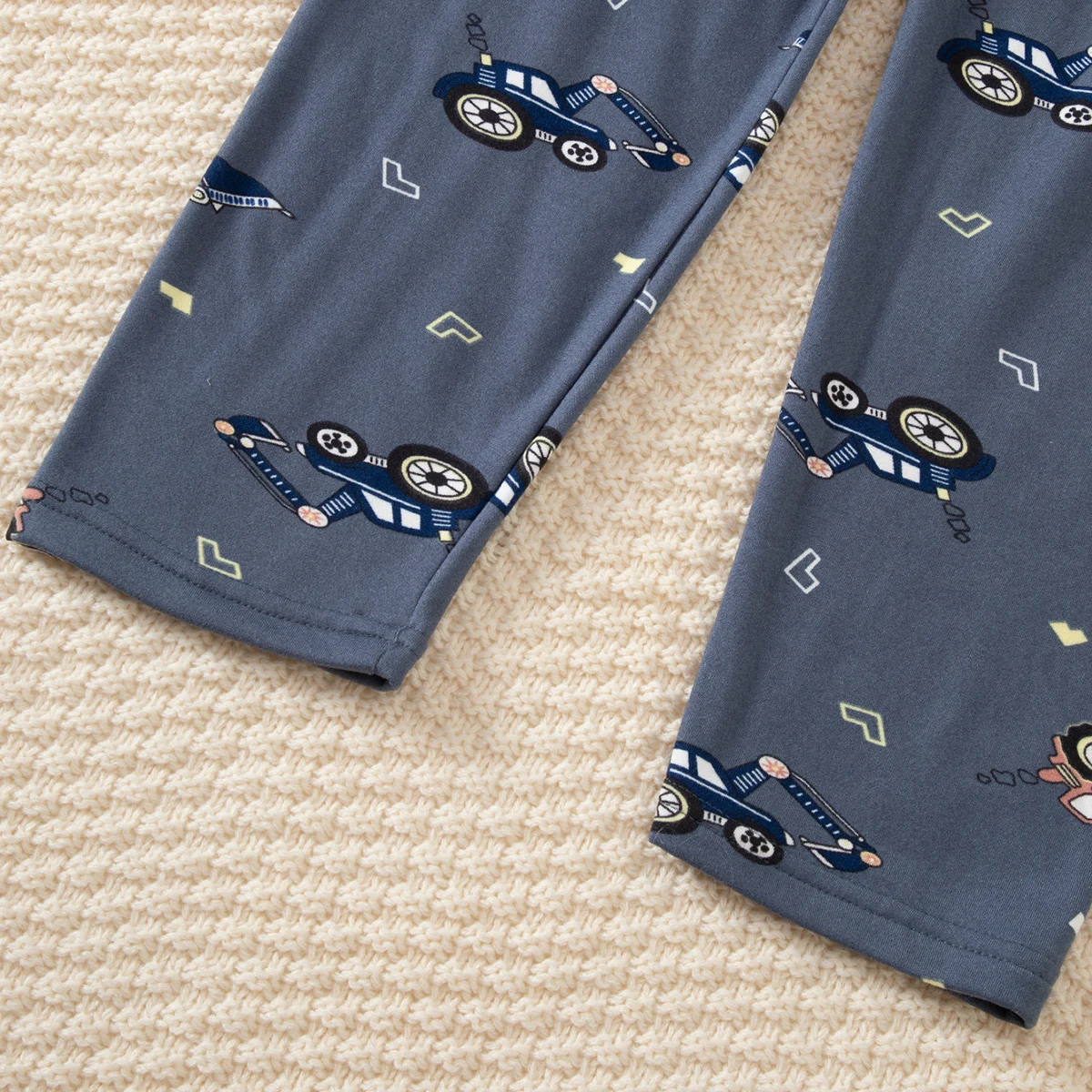 2-teiliges Herbst-/Winter-Set für Jungen mit Dinosaurier- und Autodesign, warmes Unterwäsche-Set, bequeme, dicke Schlafanzughose und Schlafhose. – Detail 13