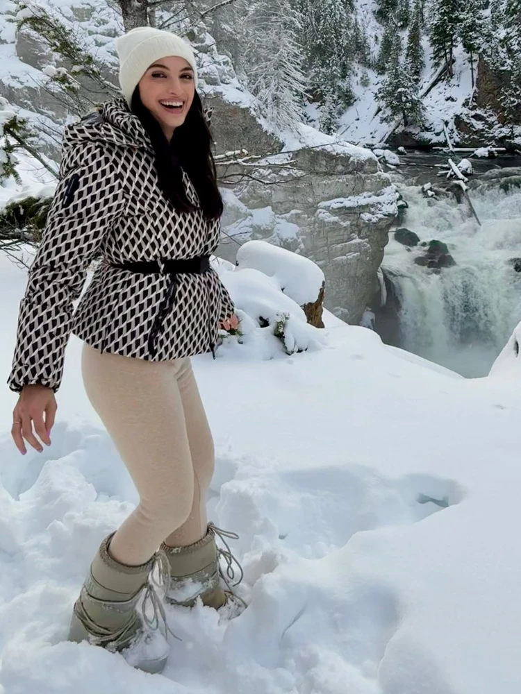 المرأة مقنعين سترة دافئة ذوي الياقات العالية مطاطا الرباط مقنعين طويلة الأكمام حزام سليم صالح مقاوم للماء يندبروف ملابس التزلج سترة الخريف والشتاء موضة المرأة الجديدة سترة دافئة