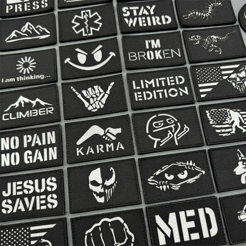 Parches Tácticos para Mochila, Insignias Reflectantes IR con Gancho y Bucle, Parche de Moral para Chaleco y Ropa, Accesorios Tácticos para Exteriores