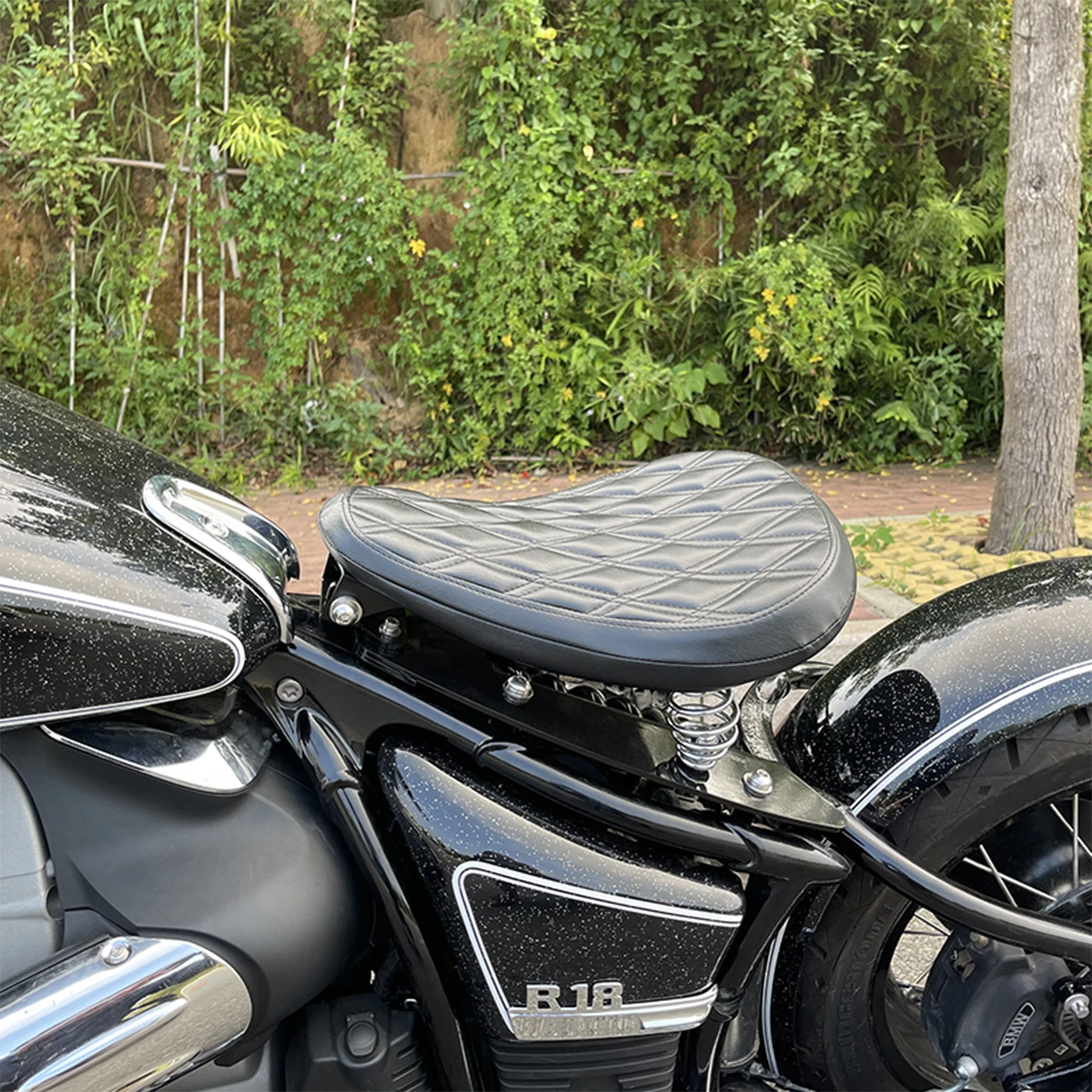 Street Swing Styling Rock Bob Style Driver Seat Rider Solo Spring Saddle Kit Fit For BMW R18/R18 100 Years R18 Classic 2020-2025