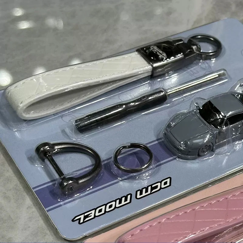 

DCM 1:87 RWB 993 брелок из сплава, модель автомобиля, орнамент, сувенир, коллекция, подарок для хобби