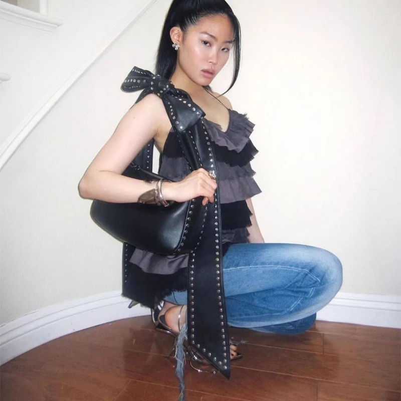 الأصلي مصمم حقيبة كتف المرأة الجديدة الأسود القوس برشام موضة شيك حقيبة يد موتو التصميم الشارع الاتجاه فو الجلود حقائب الإناث