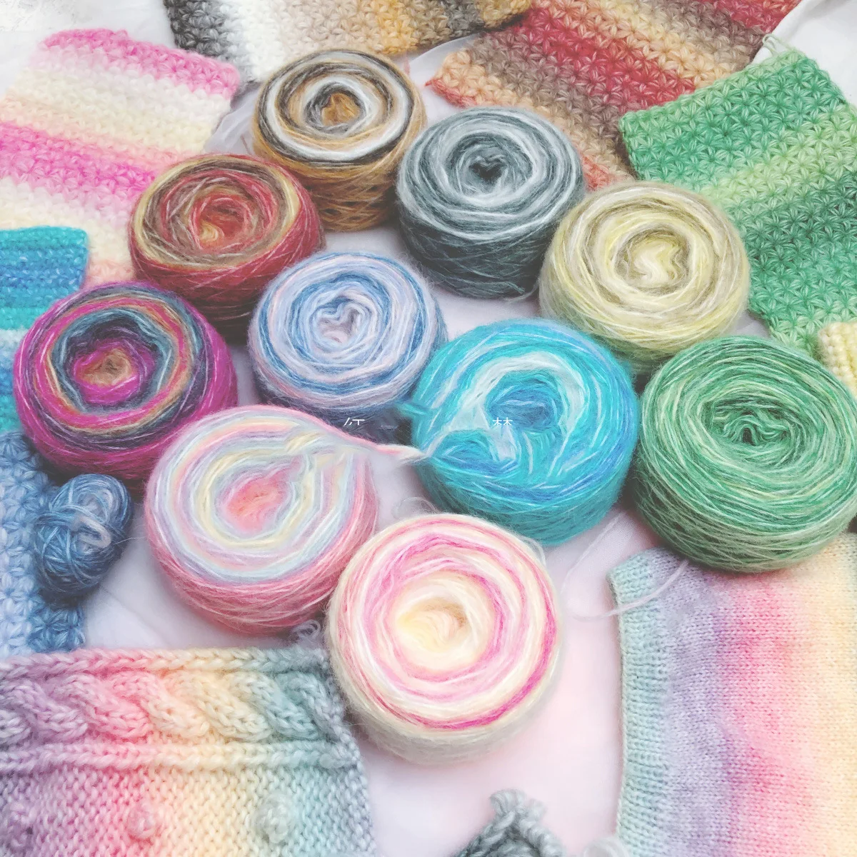 50 g langes Farbverlaufs-Mohair-Mischgarn – traumhafte Handstrickwolle für Schalprojekte