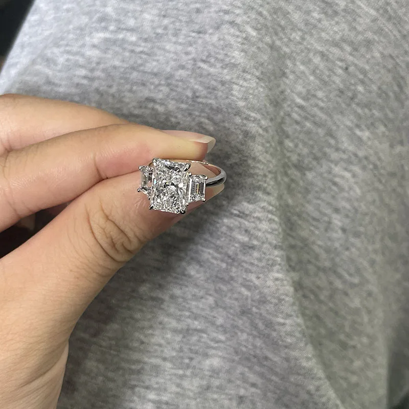 IGI-zertifizierter Platin-950-Dreisteinring mit 3 Karat Hauptstein, DEF VS-VVS Laborgezüchteter Diamant, Eleganter Damen-Verlobungsring – Detail 6