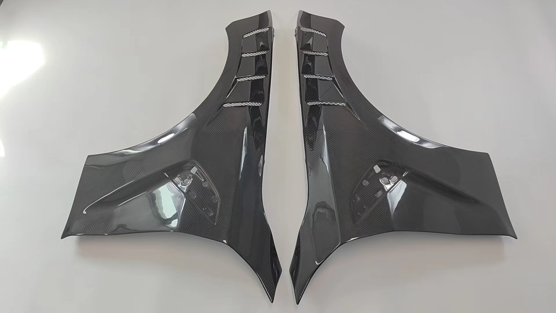 Picture 7: Carbon Fiber AE Style Side Fenders for G80 M3 G82 M4