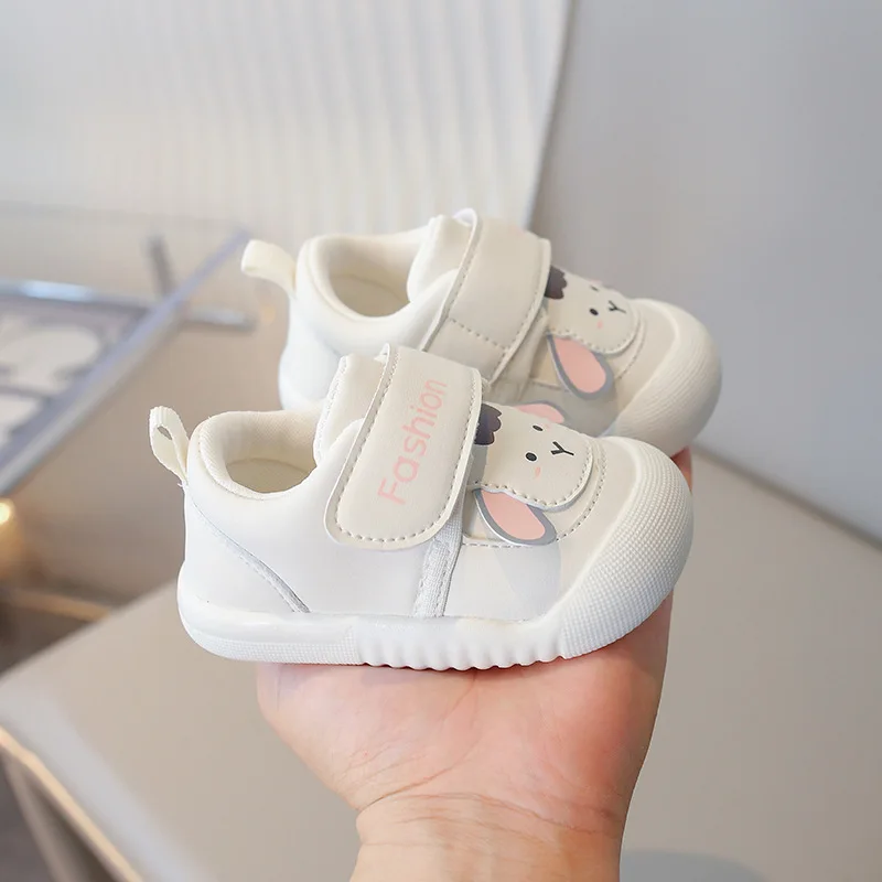 

Весенние детские прогулочные туфли 2026: Новая простая корейская версия, дышащие, мягкие, универсальные, повседневные, нескользящие.