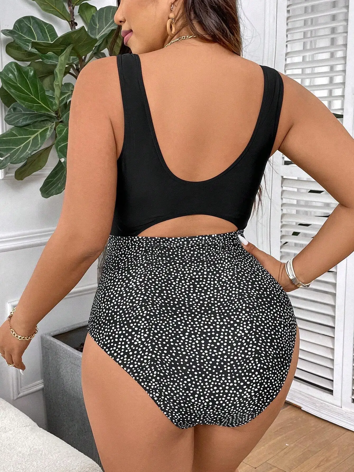 

Цельный купальник больших размеров с высокой талией, в горошек, с вырезом на спине и комбинированным дизайном