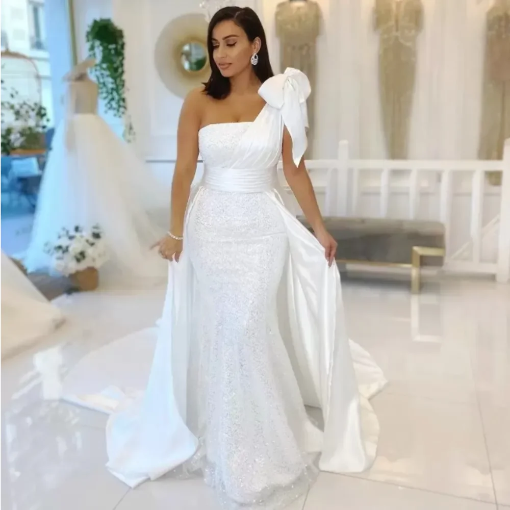 

2024 Shiny One Shoulder White Mermaid Wedding Dresses With Bow Satin And Sequined Bridal Gowns Ribbons Bridal vestidos de novia