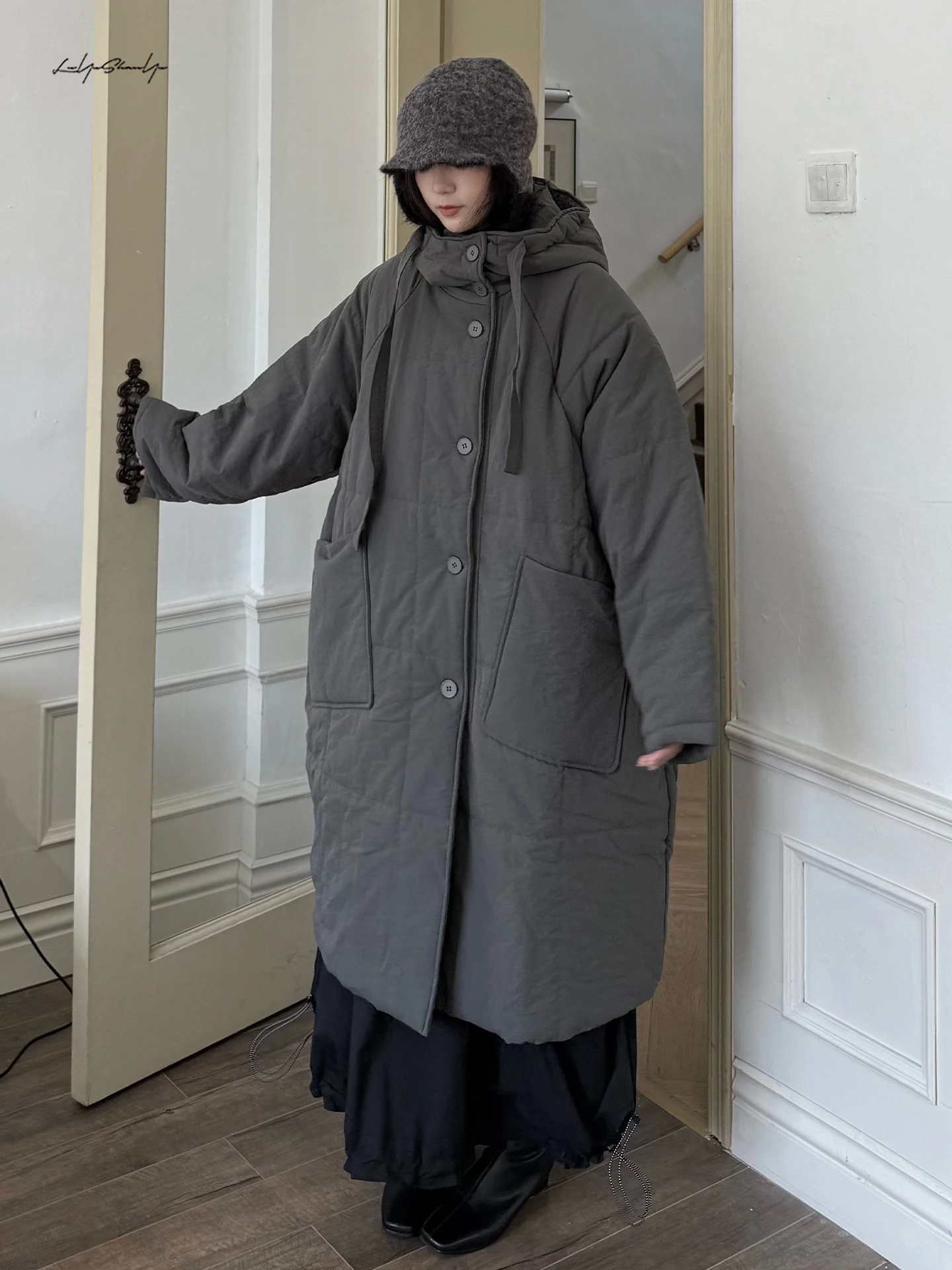 

Длинная зимняя хлопковая куртка Thiened с крупными кетами и застежкой на пуговицы от Лу Юань Continue Sle Женское пальто