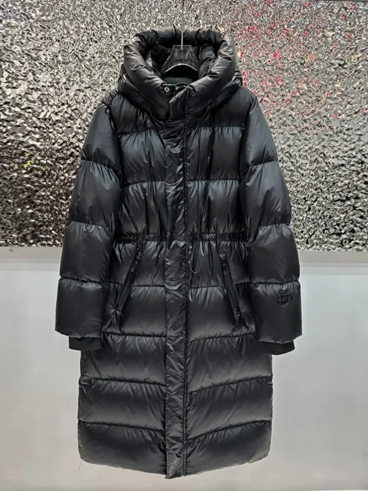 

Новинка 2025 года, женское ультра-толстое теплое черное глянцевое пушистое пальто-пуховик, зимняя удлиненная куртка с капюшоном из 90% белого утиного пуха