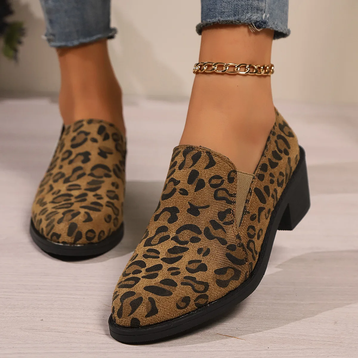 Neue dicke Absätze Slipper Frauen Herbst Slip auf Leoparden muster Pumps Frau plus Größe spitzen Zehen Freizeit schuhe Mujer 43