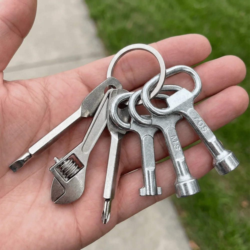 Creative Portable Wrench Keychain Metal Miniature Wrench Pendant Keyring Multi-Function Repair Tools Keychain Office Desk