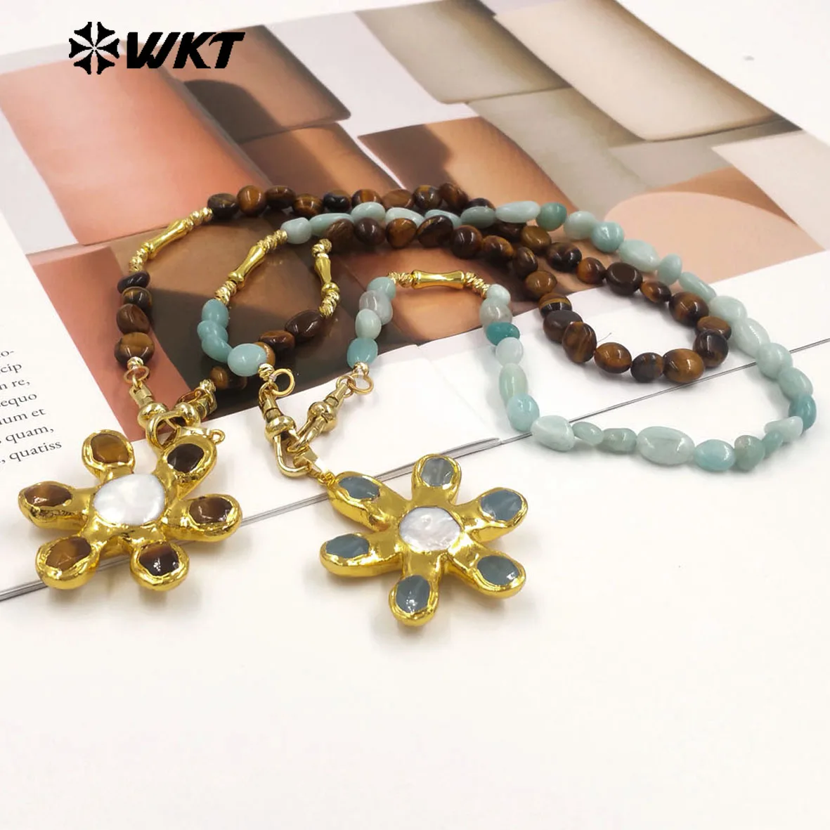 

WT-JN379 Elegant And Trendy Style Flower Shape Natural Gemstone With Pearl Paved 18k Gold Plated Necklace For Sweater Decorative
