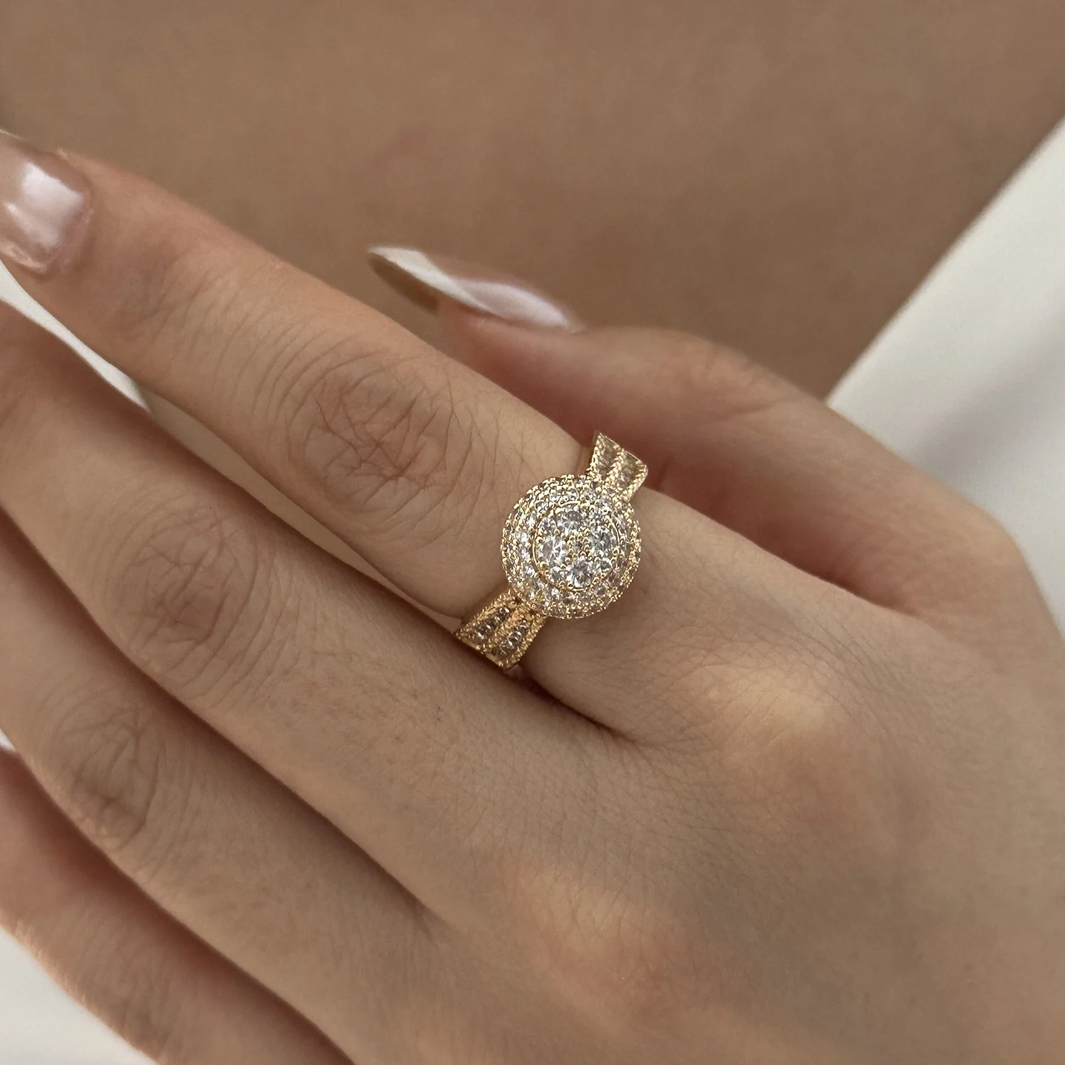 Runder Voll-Diamant Micro-Pavé Zirkonia Kupferring für Frauen Kreisförmiger Glitzer Eternity Stapelbarer Fingerschmuck – Detail 9