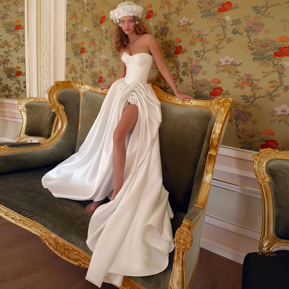 

Simple Solid Color Satin Wedding Dress Women Customized Sleeveless Sweep Train Ruffles Sexy Side Slit Strapless Bridal Gowns