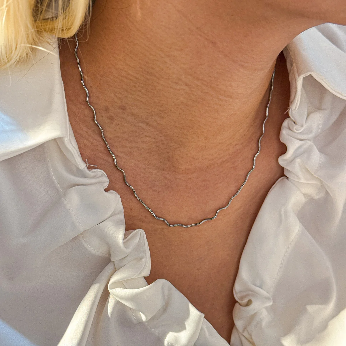 

Classic Stainless Steel Wave Chains Necklace for Women PVD Gold Plated Unisex Necklaces Minimalist Fashion Sweet Jewelry Gifts