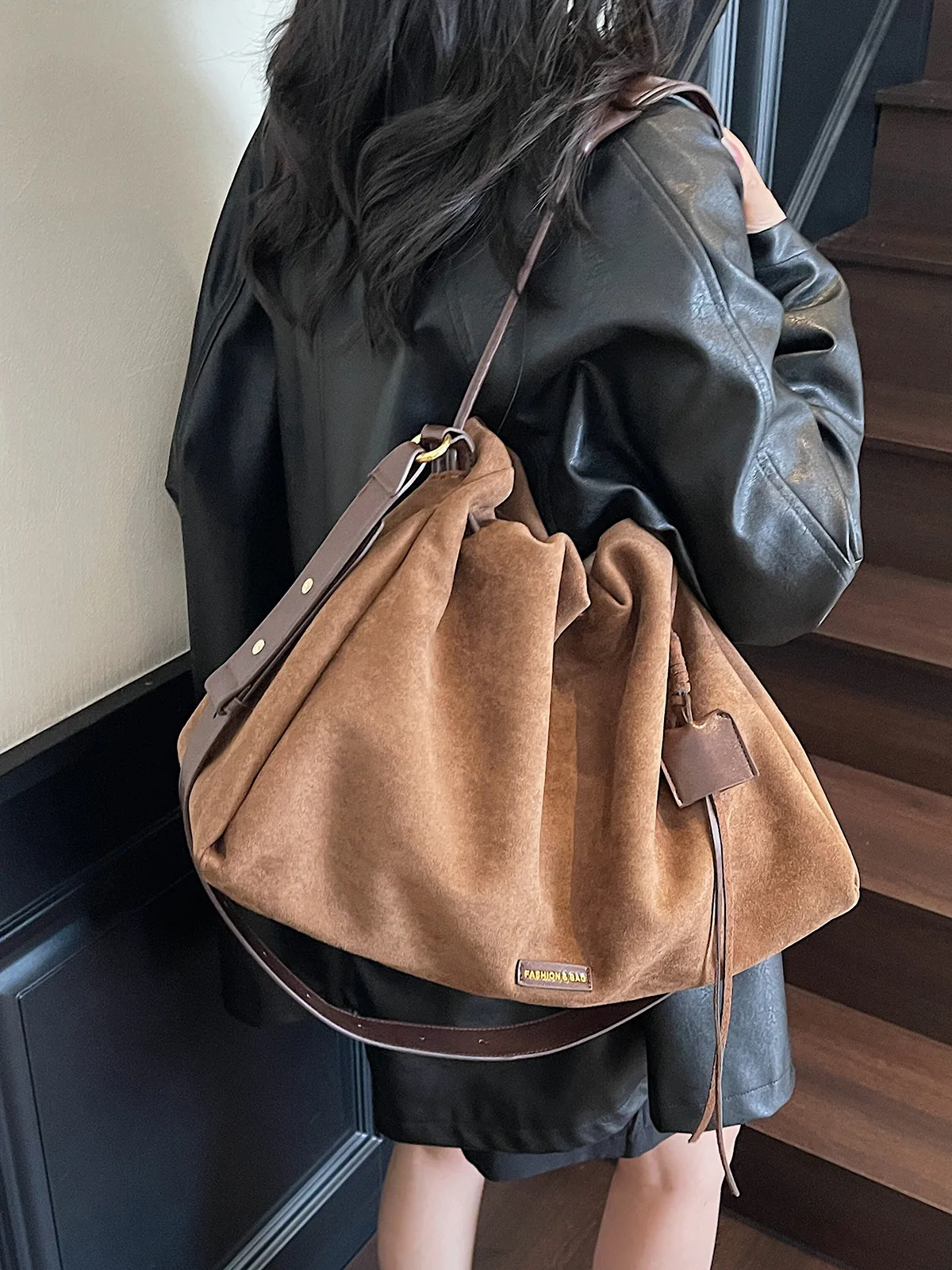 

2025 New High-Capacity Commute Women Handbag Luxury Brand Design Garbage Bag pu Leather Women Hobo Bag Fashion Shoulder Bag