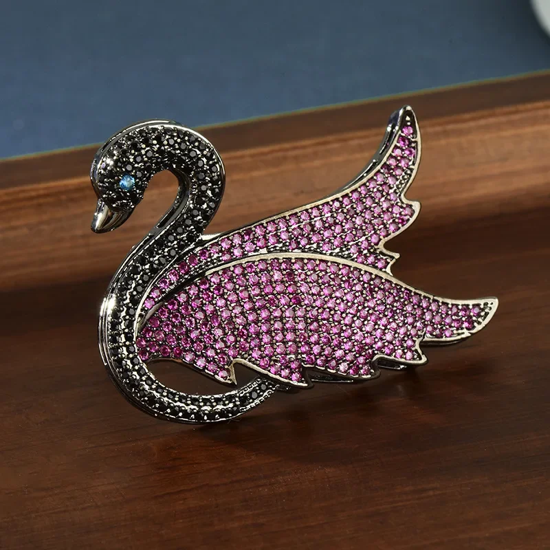 

Exquisite and elegant, crystal, women's accessory brooches, colorful swan brooches, retro brooches, fashionable clothing