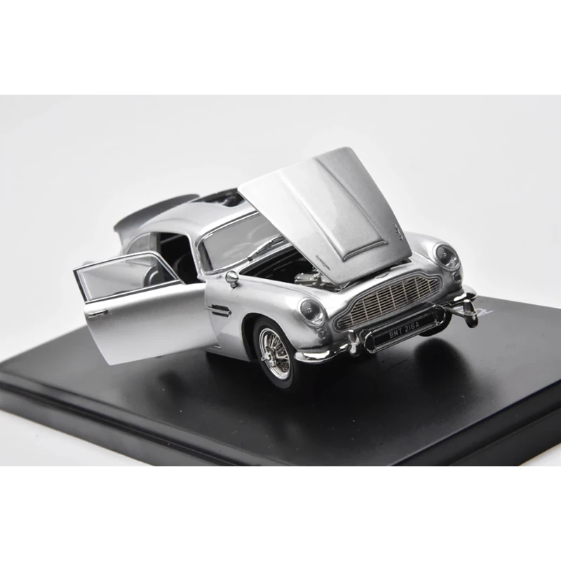 Diecast 1/43 DB5 Bulletproof Functional Plate With Doll Alloy Full-Opening Car Model Collection Display Ornament Toy Gift