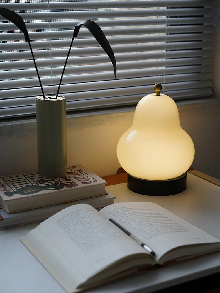 

Pear table lamp in the old French cream bedroom bedside study living room charging touch portable