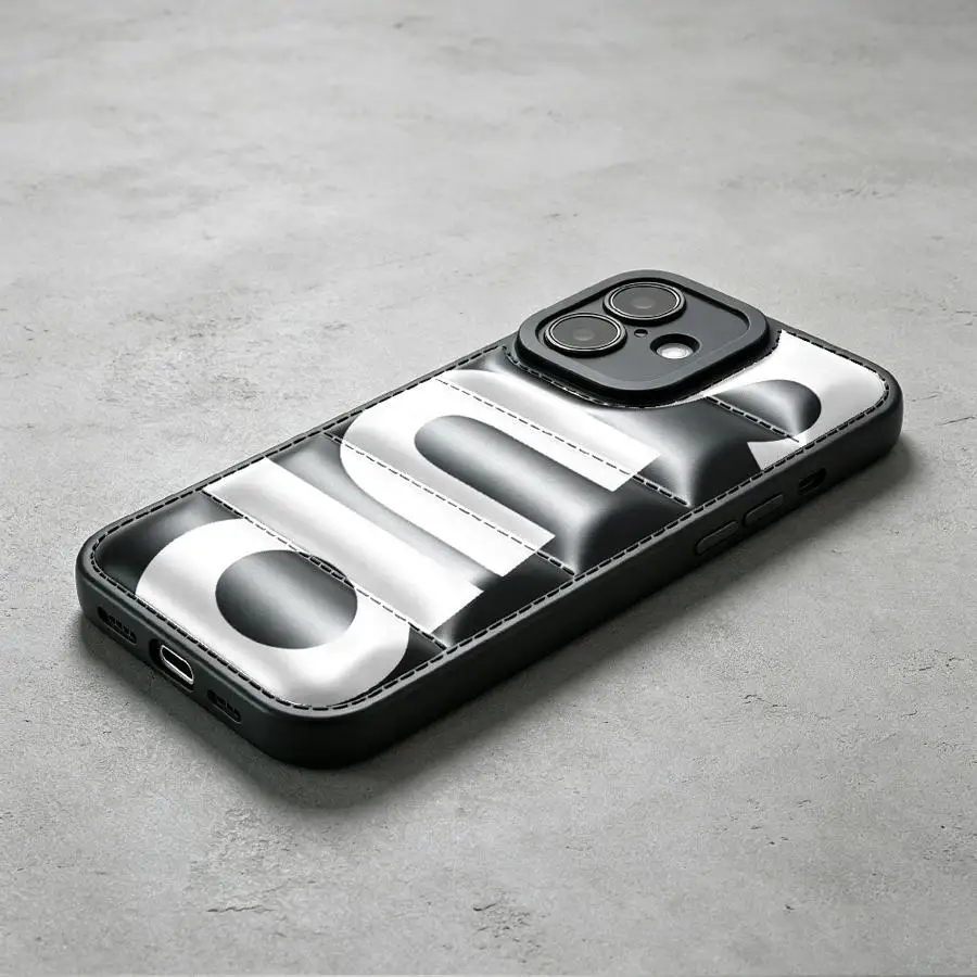 Daunenjacken-Handyhülle für iPhone 17 16 Pro Max 14 13 Air 15 Plus 11 16e 12 – Modische, beliebte Schutzhülle mit Schriftzug