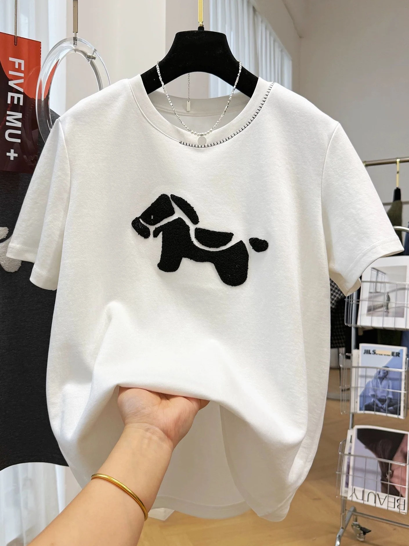 

Повседневная свободная женская футболка с коротким рукавом, вышитая, с эффектом махровой ткани, для ухода за волосами, простая, универсальная, на любой год