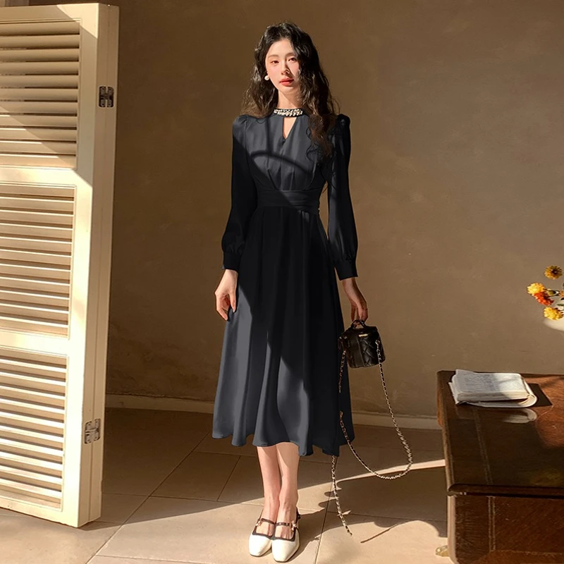 Sukienka z długim rękawem na wiosnę 2025, elegancka, wysokiej jakości, z satyny octanowej, podkreślająca talię, model 5602