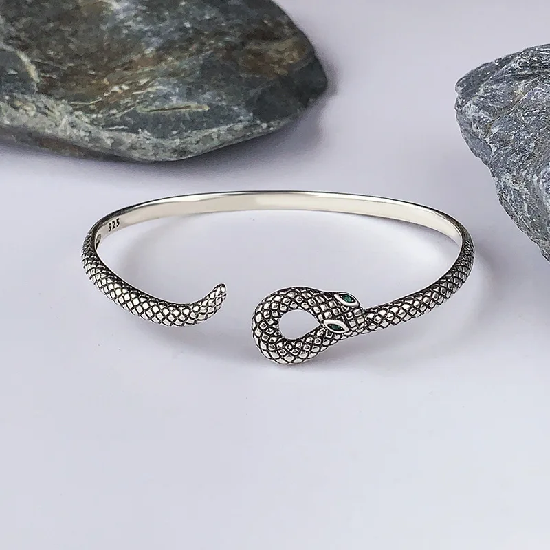 Neue Modische Kreative Schlangen-Armreif aus 925 Sterling Silber, Persönlicher Tier-Schmuck mit Grünäugigen Öffnungsarmbändern TYB642