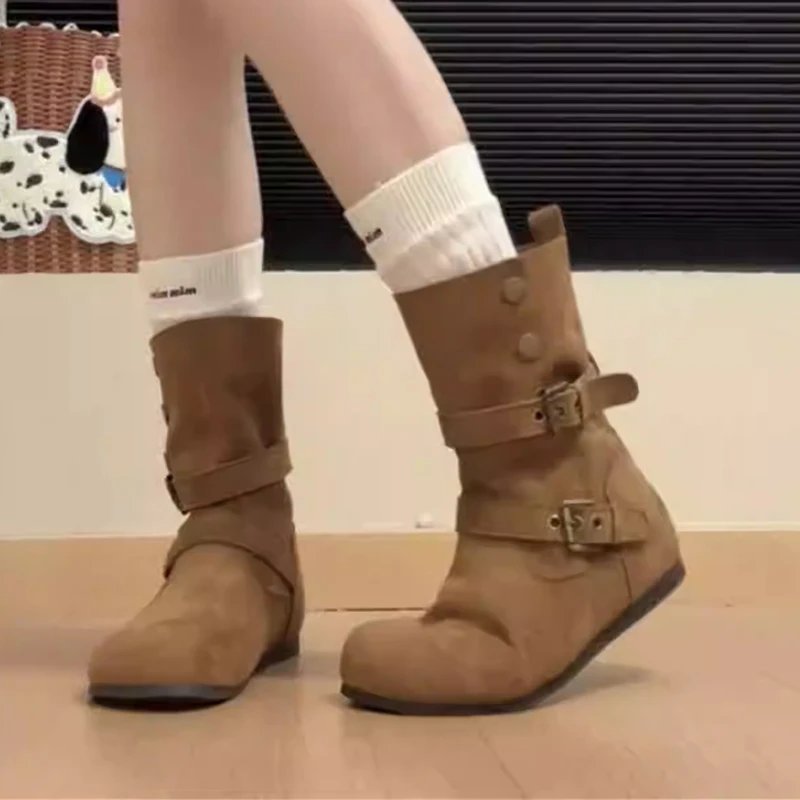 موضة النساء حذاء من الجلد أحذية رياضية مسطحة الشتاء حذاء رياضة 2025 الاتجاه الجلد المدبوغ تشيلسي الأحذية مشبك أحذية عادية الثلوج بوتاس Mujer