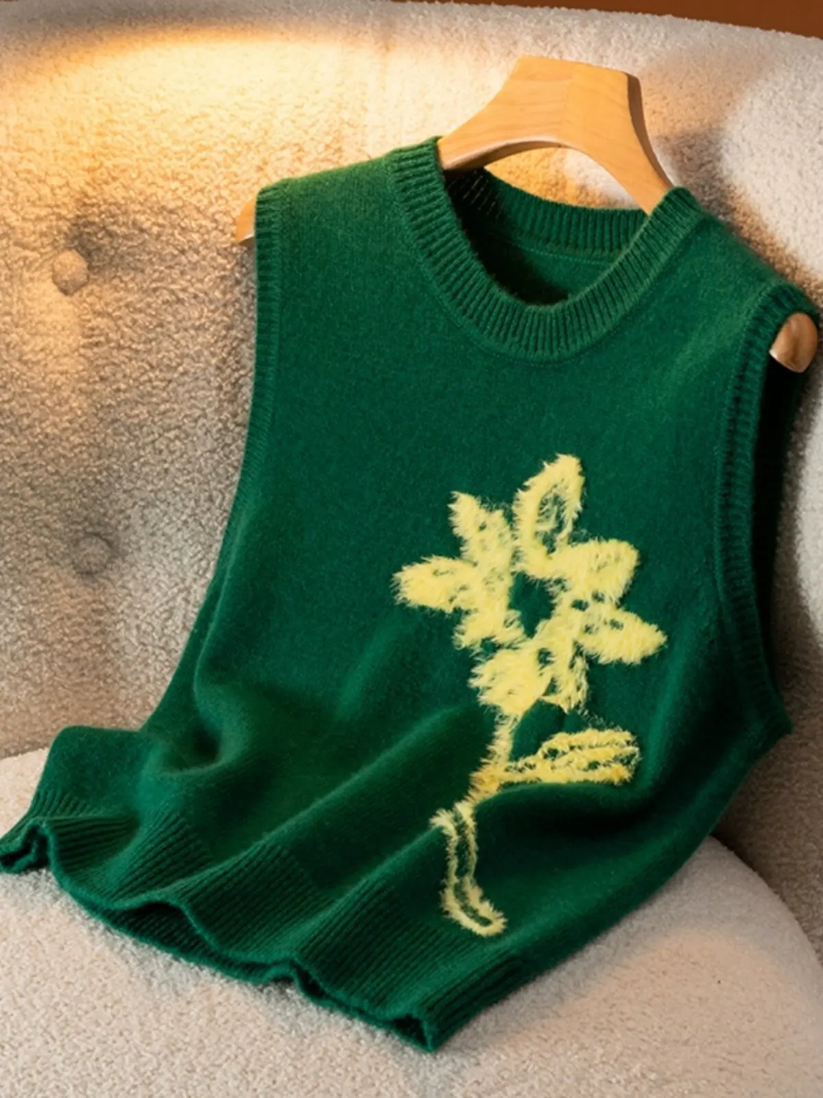 

Faionable ort Embroidered Camere Vest Women's round Ne Svel Layering Versatile Camere oulder Pad