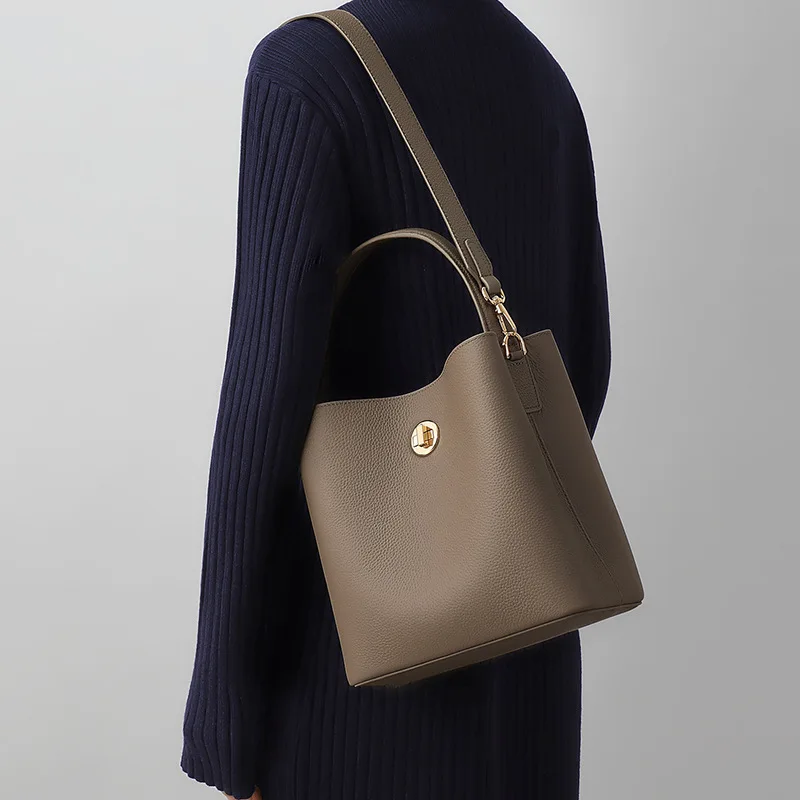 

2025 New Bag Women's Cross Shoulder Bag Water Bucket Bag Leather Bags Single Shoulder Versatile Handbag Commuter Bag