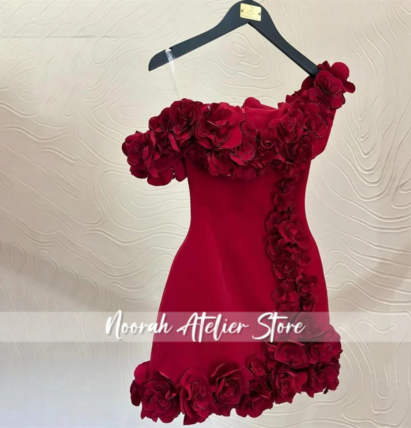 Gaun Mini Satu Bahu Tali Tipis A-line Bunga Buatan Tangan Applique Bunga Jersey Kustom Gaun Homecoming Sederhana