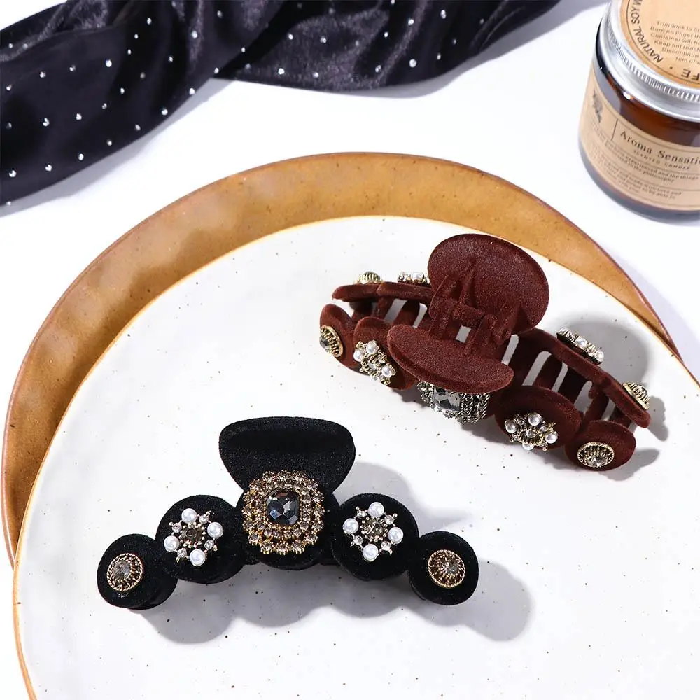 Autumn Headwear Baroque Winter Velvet Rhinestone Korean Ponytail Holder Crystal Shark Clip Women Hair Claws Hairgrip