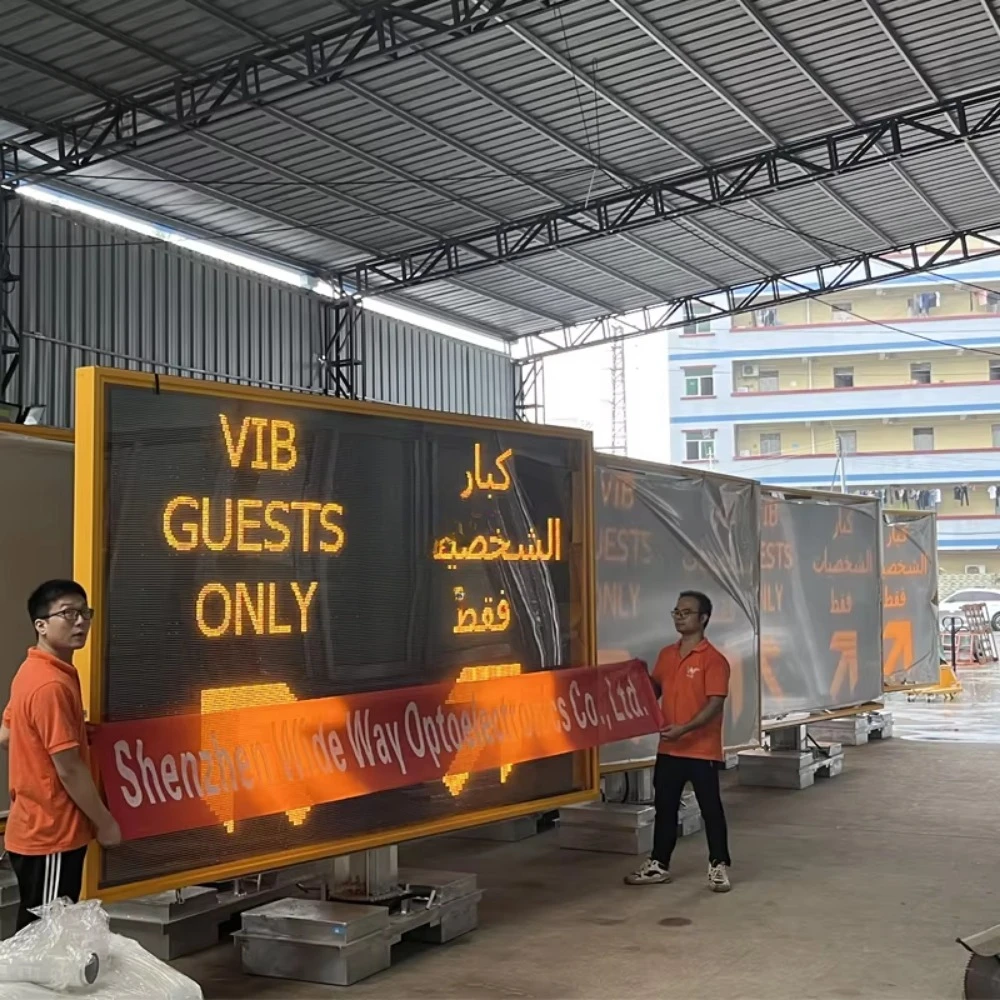 P10 P16 P20 LED-Verkehr VMS Mobile Trailer Mounted Road Solarbetriebene tragbare variable Nachrichtenschilder