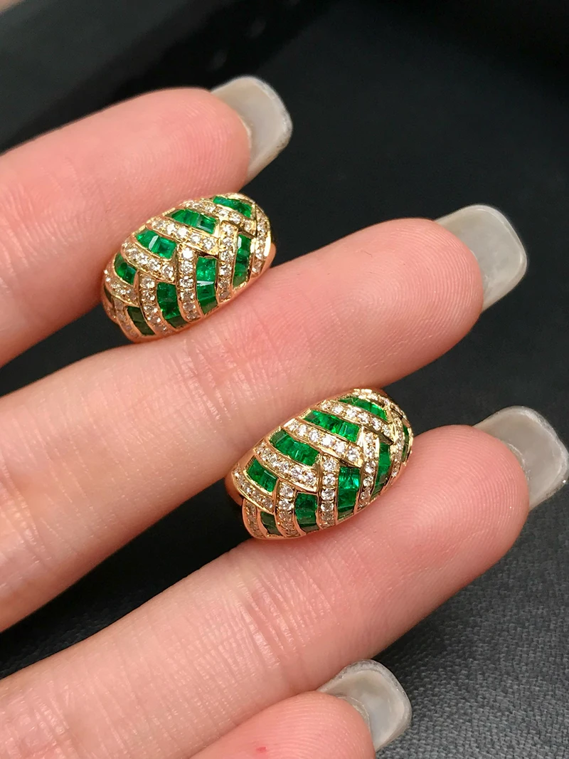 LUOWEND 100% 18K Yellow Gold Earrings Luxury Elegant Style Shiny Diamond Natural Emerald Hoop Earrings for Women Fine Jewelry