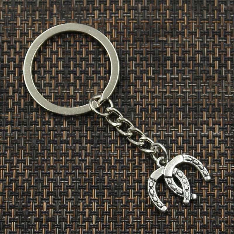 Keychain 17x20mm Double Lucky Horseshoe Horse Pendants DIY Men Jewelry Car Key Chain Ring Holder Souvenir For Gift