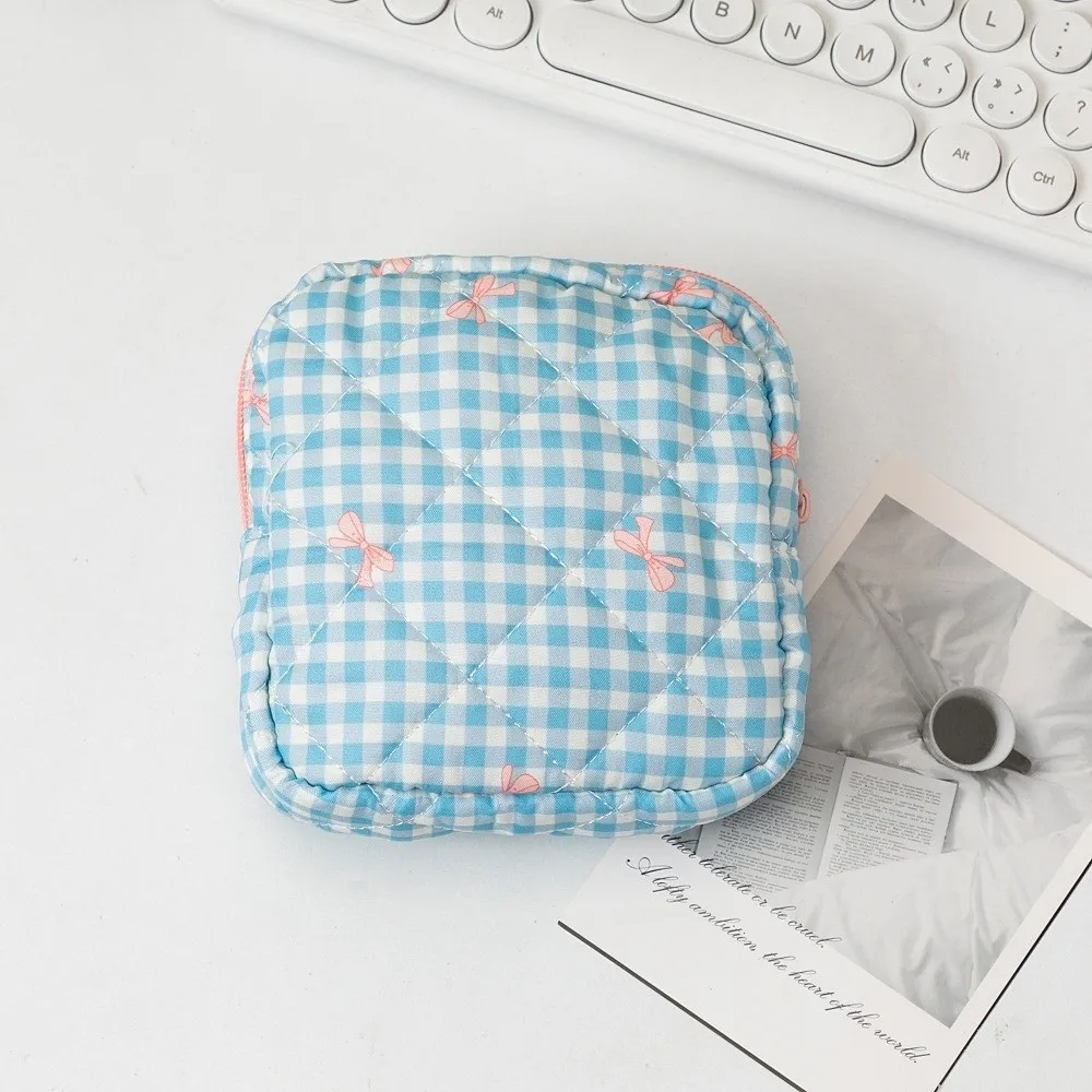 Heart Checkered Sanitary Napkin Storage Bag Quilted Plaid Pattern Travel Makeup Bag Zipper Multi-Functional Cosmetic Bag Gift